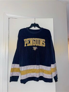 PITTSBURGH PENGUINS Navy Hockey Sweatshirt with Gold Accent